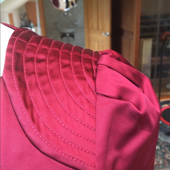 Wine colored form fitting dress - Picture 6 of 16